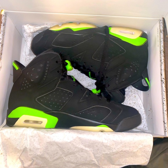 I’m selling electric greens 6s, it’s a size 10 - Picture 1 of 8